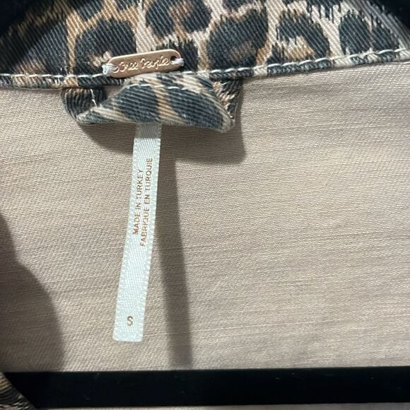 FREE PEOPLE Leopard Print Cropped, Raw Hem Denim Jacket, Size S - Picture 5 of 11